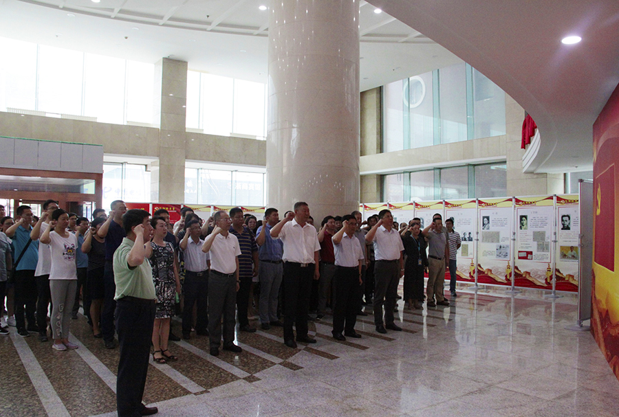 5 松辽委组织参观《信仰的力量——中国共产党人的家国情怀》档案展.jpg